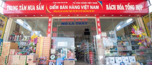 Cửa hàng của anh Lê Văn Hùng - nơi được chọn làm điểm bán hàng Việt đầu tiên tại xã Ngọc Sơn - một trong những xã miền núi khó khăn của huyện Lạc Sơn, tỉnh Hòa Bình