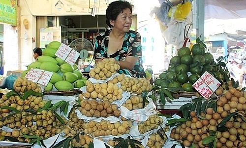 Trái cây Việt bán tại chợ Bà Chiểu.