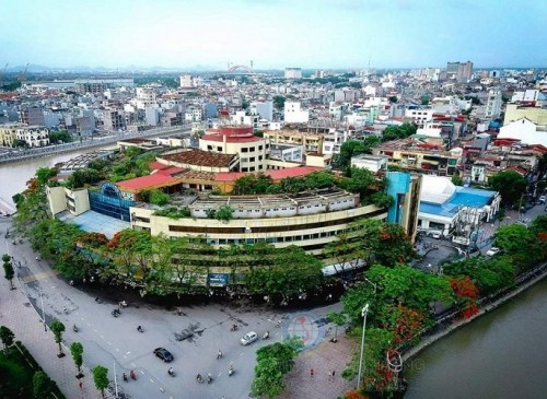 Toàn cảnh khu vực Trung tâm thương mại chợ Sắt.