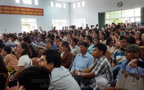 Phiên đấu giá 64 lô đất ven biển ở Phú Yên thu hút gần 2.700 hồ sơ tham gia bỏ giá mua đất.