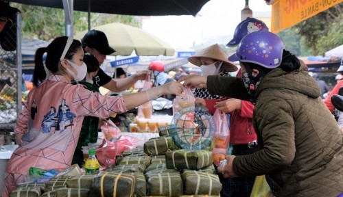 Rằm tháng Giêng, ngày lễ quan trọng trong đời sống người dân Việt, đây là ngày các gia đình chuẩn bị đồ lễ dâng lên bàn thờ tổ tiên và cũng là để mọi người quây quần bên nhau dịp đầu xuân.