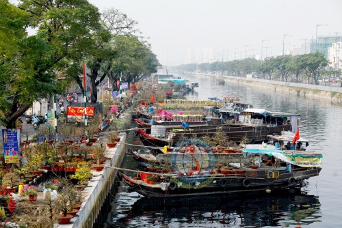 Chợ hoa xuân trên kênh Tàu Hủ - Bến Nghé