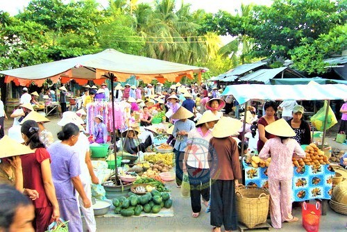 Đầu tư, phát triển chợ truyền thống: Những vấn đề pháp lý cần đặt ra