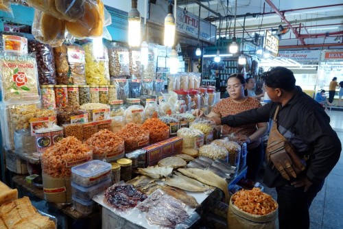 Hàng Việt thống lĩnh chợ tết