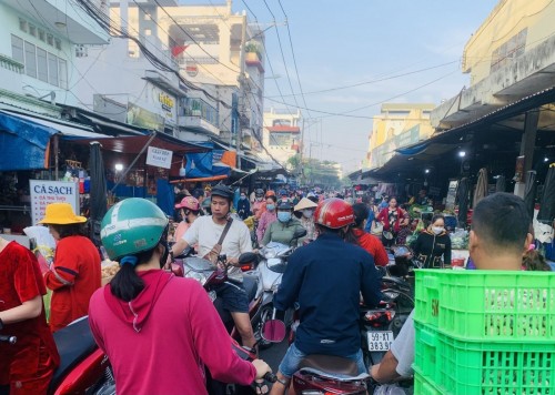 TP Hồ Chí Minh: Chợ truyền thống nhộn nhịp ngày vía Thần Tài