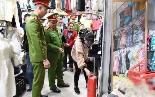 Phòng, tránh “bà hỏa” tại các chợ Hà Nội