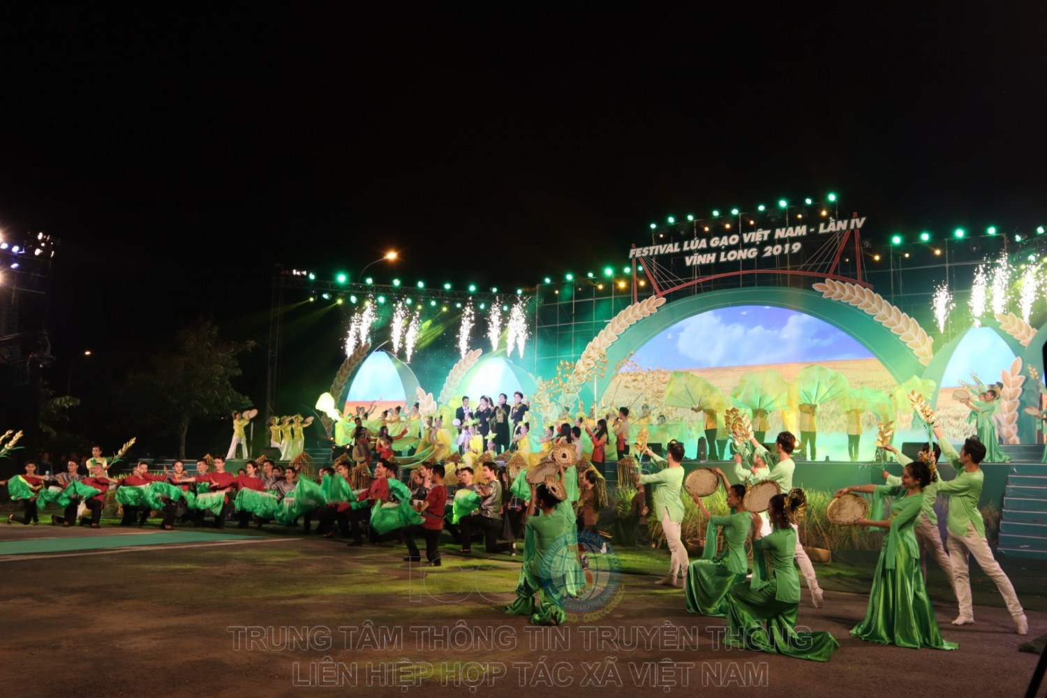 Tiết mục Khai mạc Festival Lúa gạo Việt Nam lần IV tại Vĩnh Long