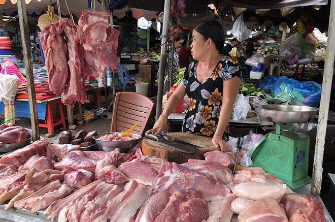 Giá thịt lợn đạt đỉnh đã khiến nhiều hàng quán phải tăng giá để tránh lỗ.