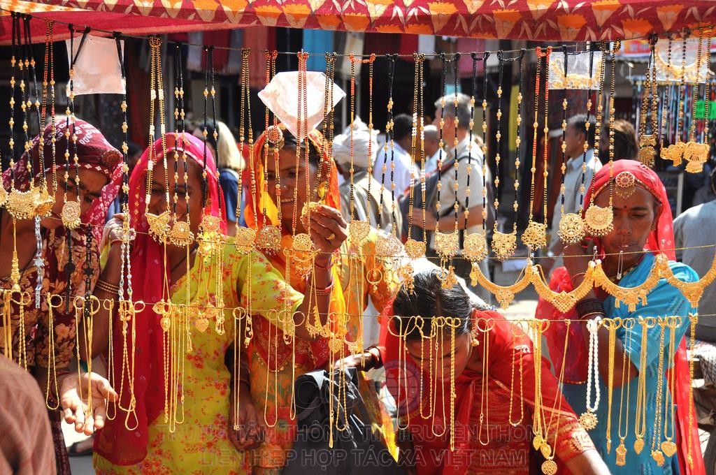Sắc màu độc đáo của những khu chợ truyền thống lâu đời ở Ấn Độ