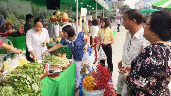 TPHCM: Phiên chợ nông sản chất lượng và an toàn