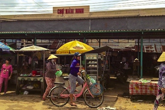 Chợ Hàm Ninh
