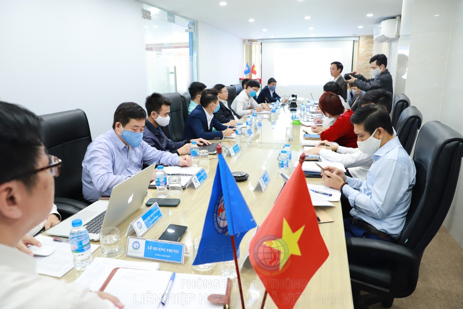 Quang cảnh cuộc họp trực tuyến đầu tiên của Liên Hiệp Hợp tác xã Việt Nam dưới sự chủ trì của Tổng Giám đốc Lê Quang Trung