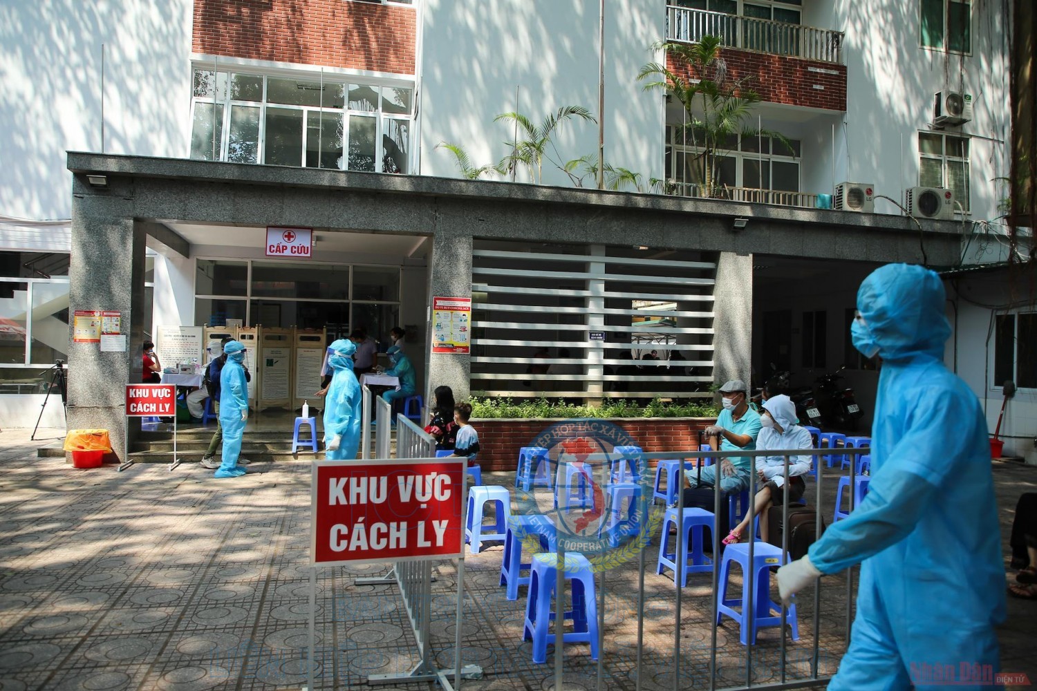 Ca dương tính SARS-CoV-2 mới ở Hà Nội: Đi chợ, 3 lần đi liên hoan ở công ty chồng.