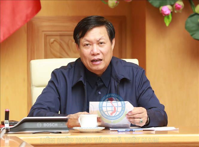Thứ trưởng Bộ Y tế Đỗ Xuân Tuyên chỉ đạo tại tỉnh Hải Dương