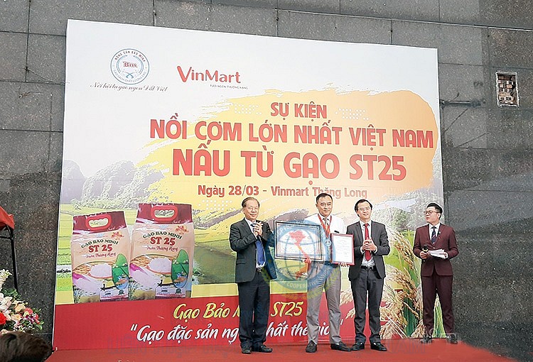 Khám phá “Nồi cơm lớn nhất Việt Nam nấu từ gạo ST25”