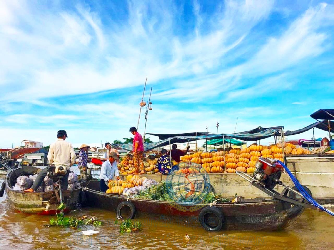 Trải nghiệm văn hóa sông nước Chợ nổi Long Xuyên An Giang
