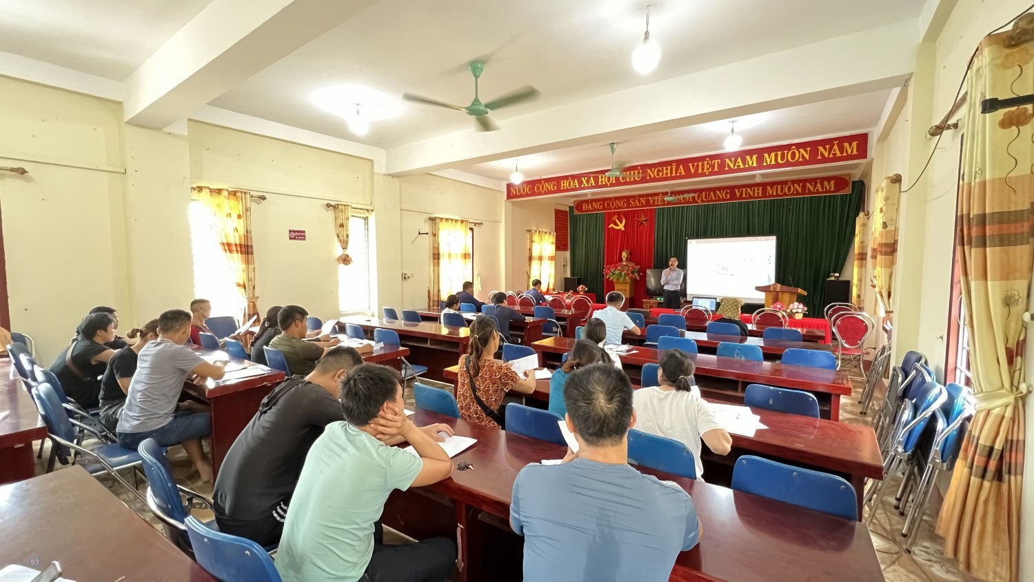 Lãnh đạo xã Trấn Yên, tỉnh Lạng Sơn họp bàn phương án xây dựng chợ mới